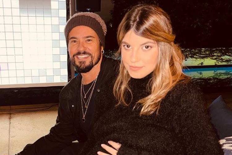 Maria Luiza se declara para Paulinho Vilhena aos 9 meses de gravidez