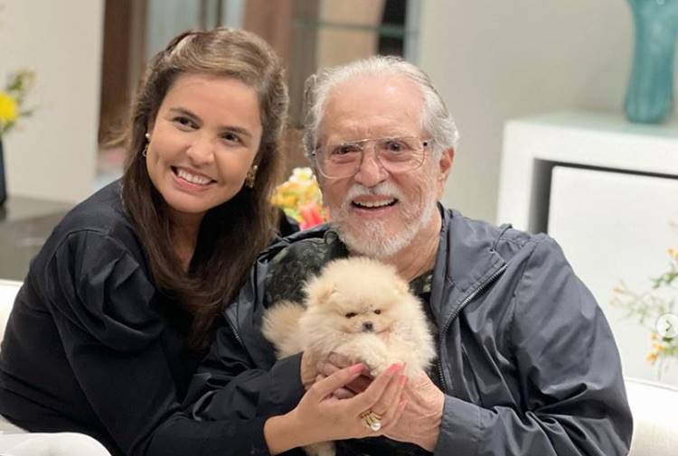 Renata Domingues publica foto de Carlos Alberto de Nóbrega em hospital e atualiza estado de saúde