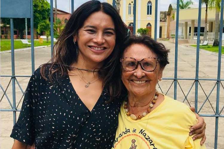 Dira Paes abre o coração e resgata momentos vividos com a mãe, já falecida