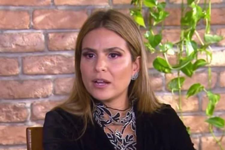 Equipe de Aline Barros justifica comportamento da cantora no ‘Altas Horas’ e nega ‘climão’
