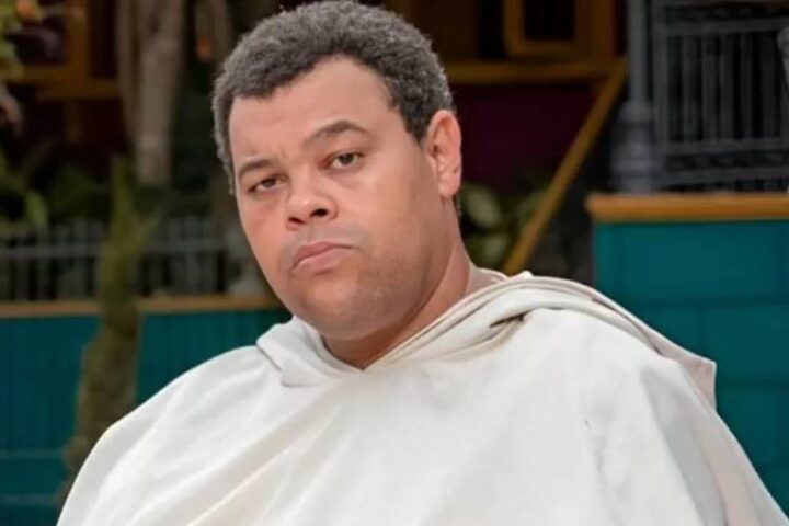 Ator Babu Santana como Frei Severo