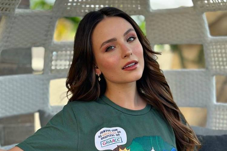 Após publi, Larissa Manoela publica carta aberta e comove a web: “caminho da luz”