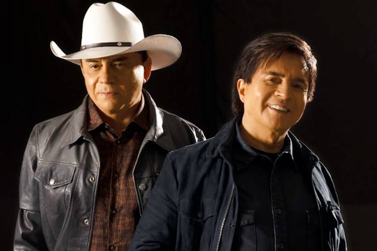 Chitãozinho e Xororó comentam atitude de Bruno Mars após ele e banda tocarem ‘Evidências’ no The Town