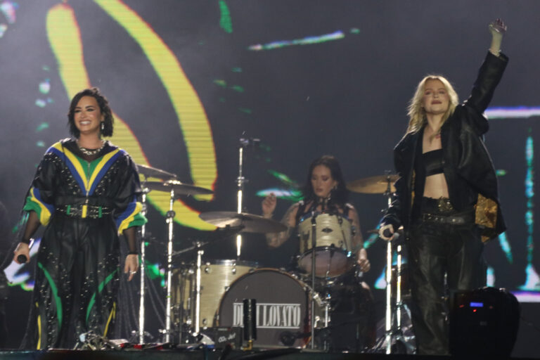 Demi Lovato e Luísa Sonza recebem críticas por performance no The Town