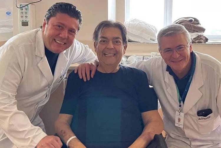 Faustão recebe alta hospitalar após três dias internado