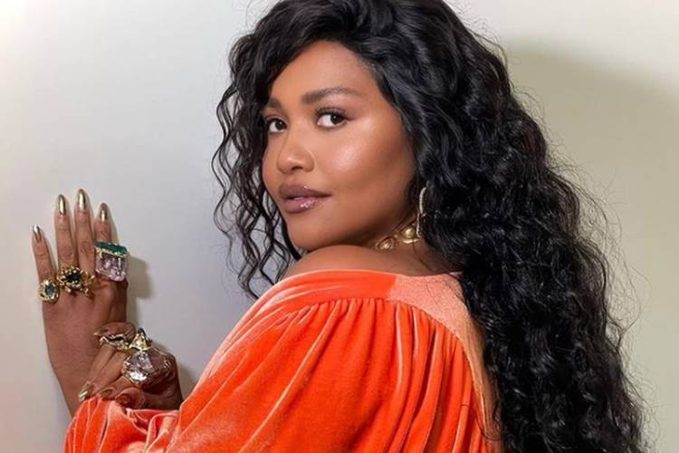 Gaby Amarantos posa de biquíni e revela perda de 14kg: “me sentido leve”