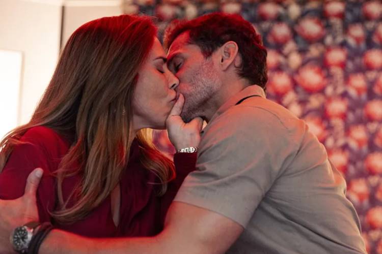 Terra e Paixão: Irene coloca chifres em Antônio ao transar com Vinicius