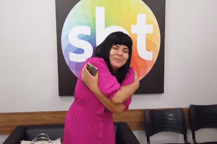 Mara Maravilha volta ao SBT e celebra: “Meu Deus é MARAVILHOSO”