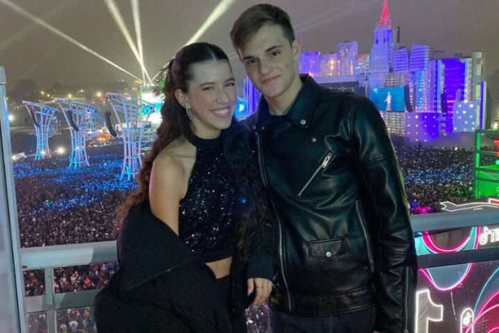 Maria Faro com o namorado Caio Narcisi