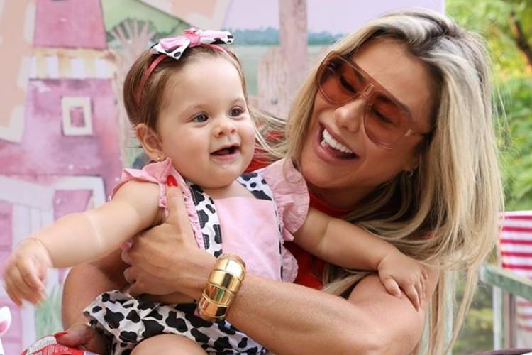 Poliana Rocha se declara para Maria Flor, filha de Zé Felipe e Virginia Fonseca: “Te amamos”