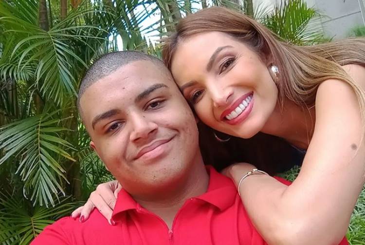 Patrícia Poeta ajuda fã a se libertar da depressão e recebe homenagem especial
