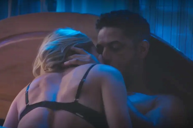 Terra e Paixão: Graça se entrega a Jonatas em noite quente