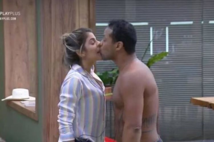 Momento que Phellipe Haagensen beija Hariany sem consentimento - Foto Record TV