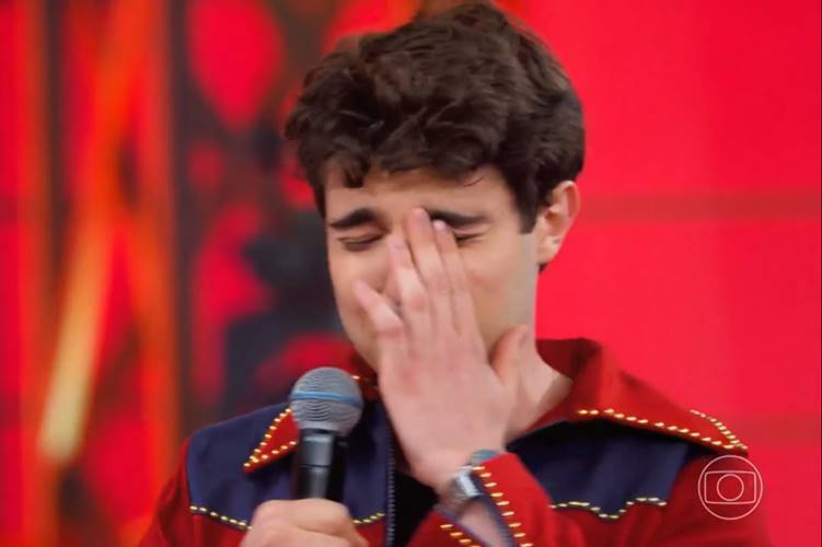 João Augusto Liberato se emociona com homenagens no ‘Domingão’