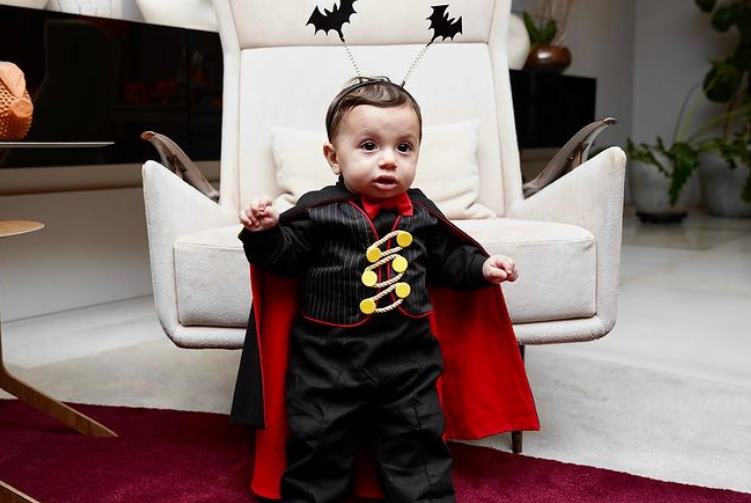 Claudia Raia comemora oito meses de Luca: ”morrendo de saudades”