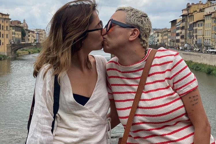Maria Gadú posa ao lado da namorada: ”cuidem da vida de vocês”