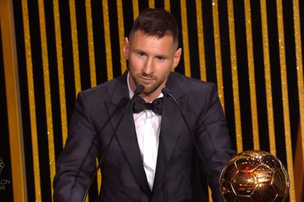 Messi conquista Bola de Ouro da France Football pela oitava vez