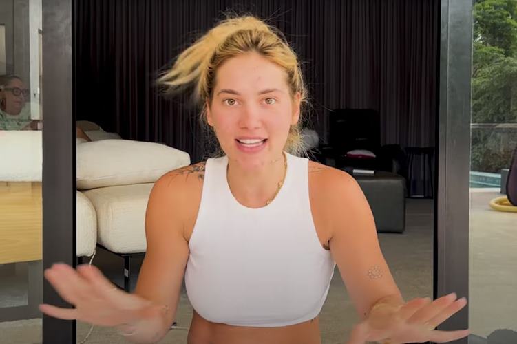 Virgínia mostra convite de aniversário da filha mais nova