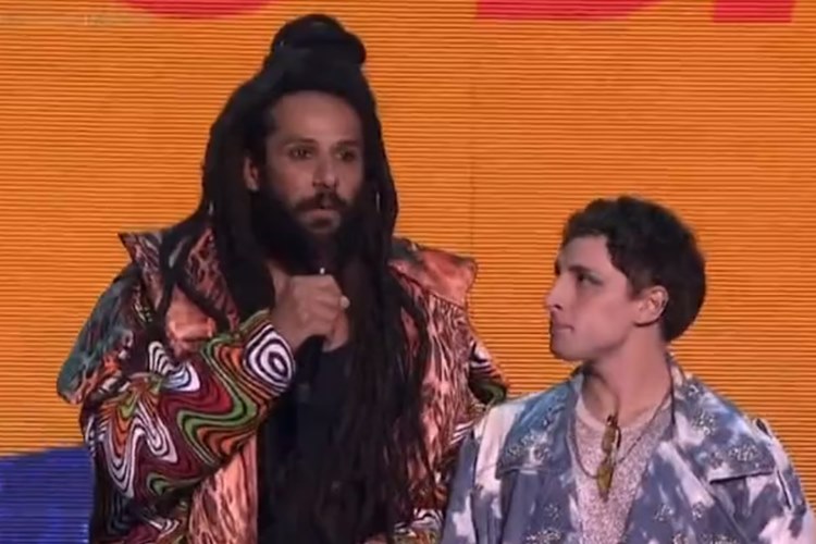 Amaury Lorenzo surge com visual diferente no Prêmio Multishow e recebe elogios