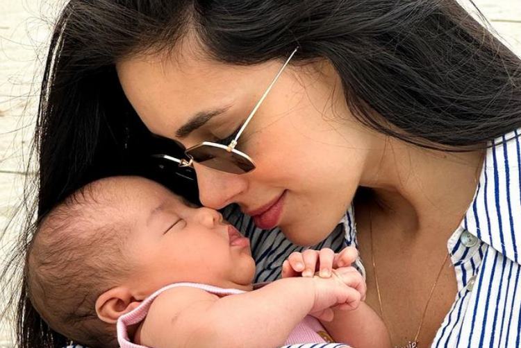 Bruna Biancardi leva Mavie à praia pela 1ª vez: ”coisa mais fofa”