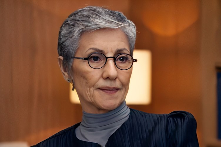 Globo ignora polêmicas e renova contrato de Cássia Kis