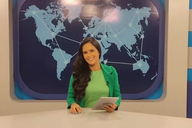 Grávida de 23 semanas, morre a jornalista Elaine Cristina, da Canção Nova, aos 38 anos