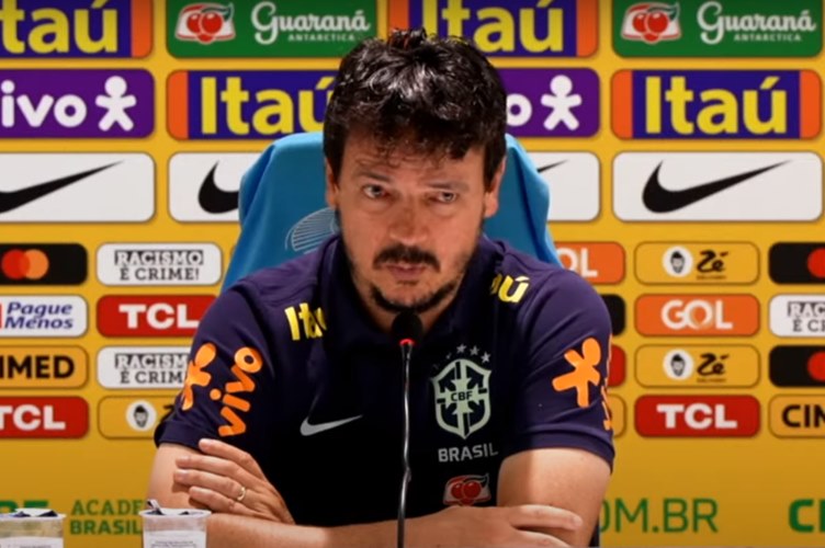 Fernando Diniz desabafa sobre humilhante derrota para a Argentina no Maracanã