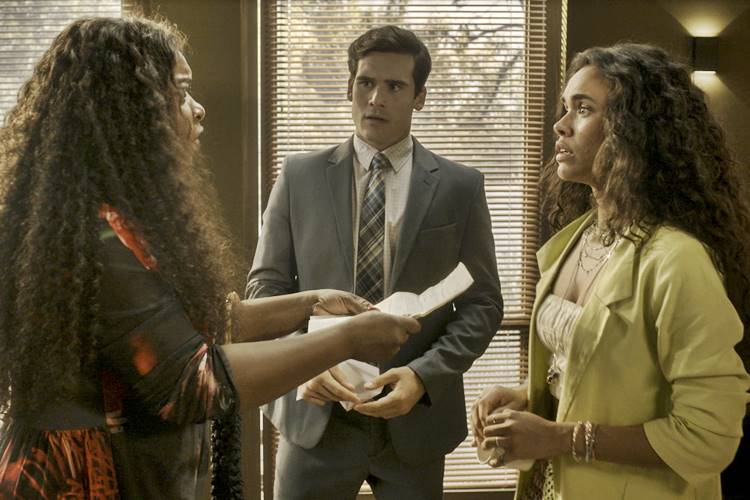 Fuzuê: Maria Navalha passa mal ao ver o resultado do exame de DNA