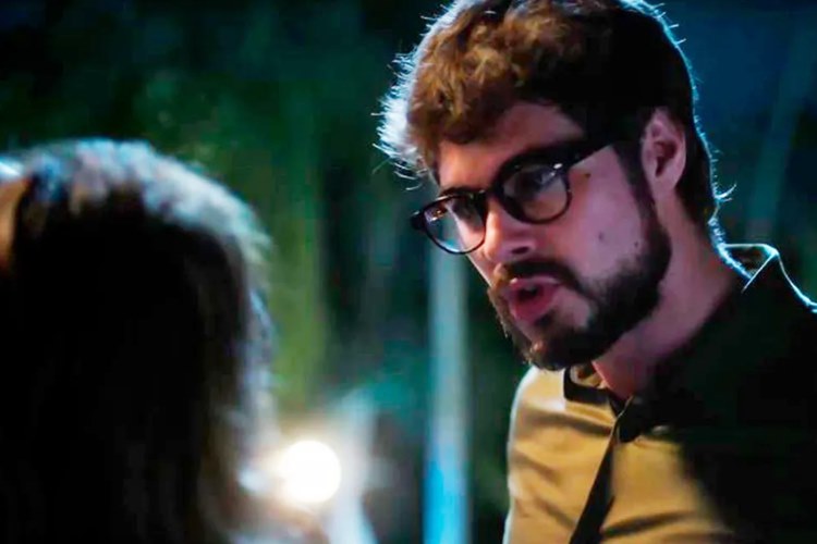 Terra e Paixão: Hélio perde a paciência e ameaça Agatha