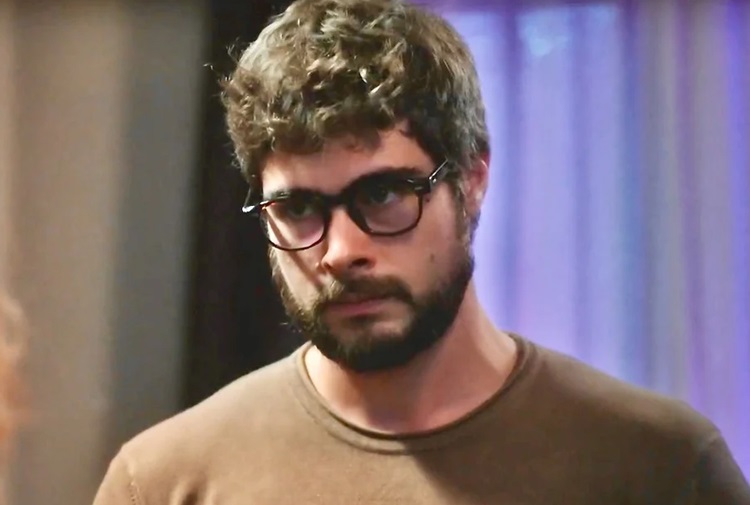 Terra e Paixão: Hélio se revolta com Agatha e revela plano inesperado com Petra