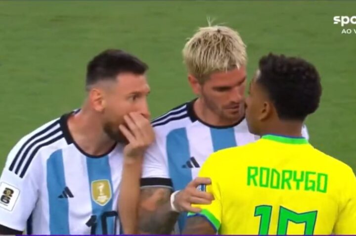Messi e Rodrigo no jogo de Brasil x Argentina