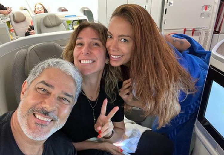 William Bonner com a esposa e Anitta - Instagram