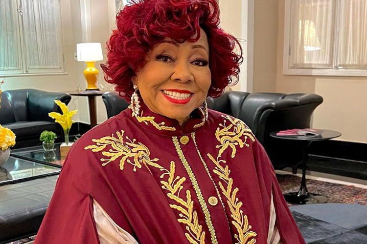 Alcione se sente mal e precisa fazer pausa durante show em navio de Alexandre Pires