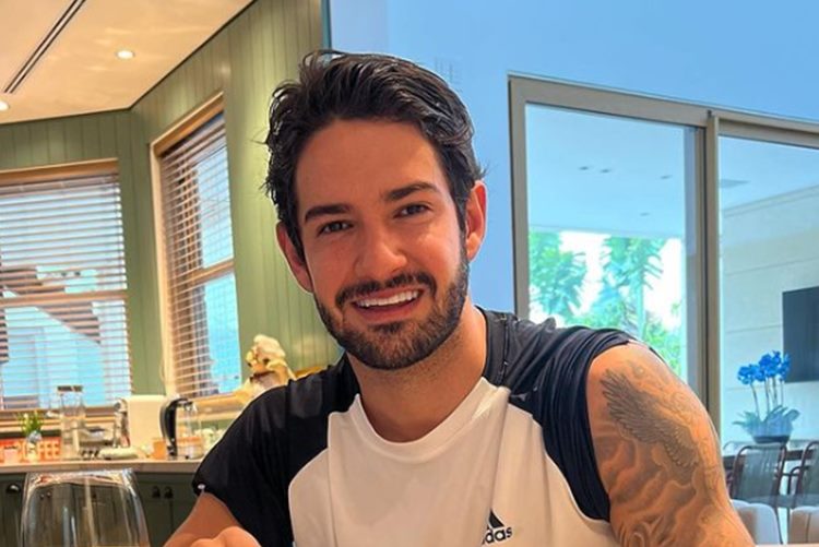 Alexandre Pato custeou tratamento contra o câncer de jovem por 6 meses