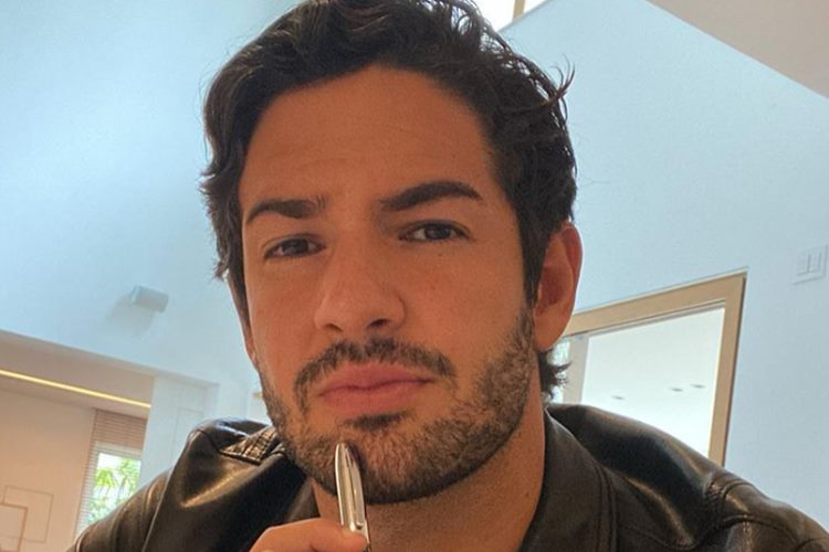 Alexandre Pato grava programa ao lado de elenco esportivo do SBT