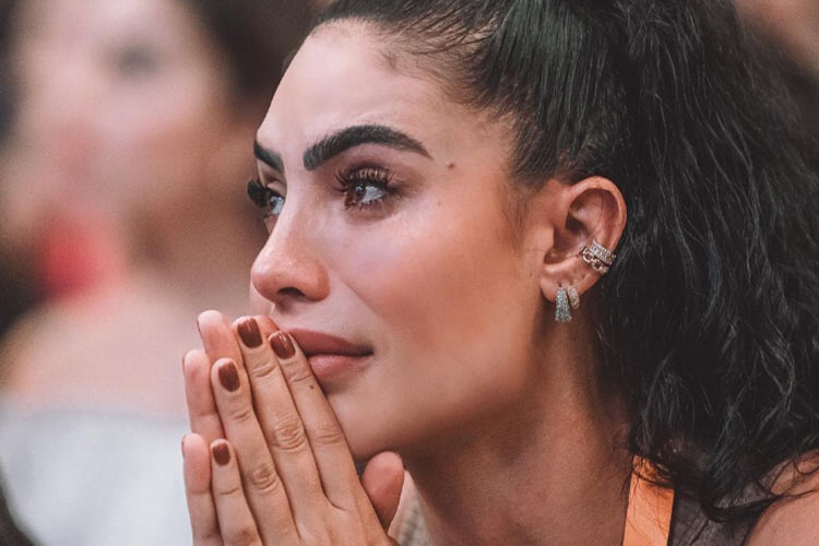 Aline Mineiro fala sobre bipolaridade e participação em ‘A Fazenda’: ‘Saí maluca’