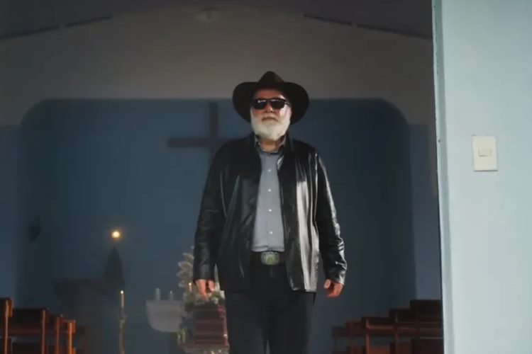 Terra e Paixão: Antônio faz escândalo no enterro de Agatha