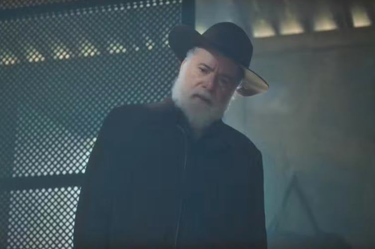 Terra e Paixão: Antônio ‘tortura’ Aline em cativeiro