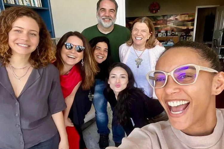 Isabelle Drummond confirma o retorno das empreguetes em spin-off de ‘Cheias de Charme’