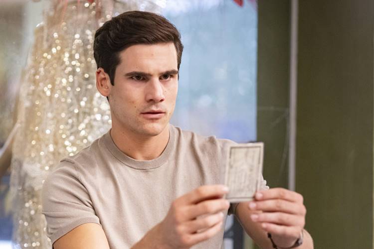 Fuzuê: Miguel descobre identidade falsa de César