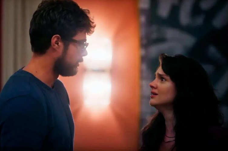 Terra e Paixão: Petra decide futuro com Hélio após descobrir segredo