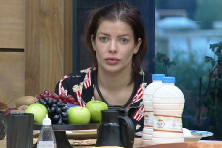 A Fazenda 15: Jaque diz que já está saturada de Nadja: ‘Com a minha cara ela não vai brincar’