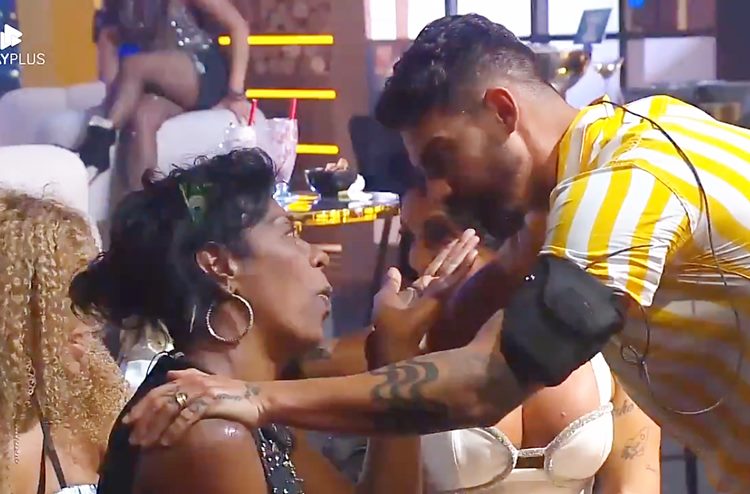 A Fazenda 15: Márcia Fu reconhece que errou e pede desculpas a Radamés em última festa do reality