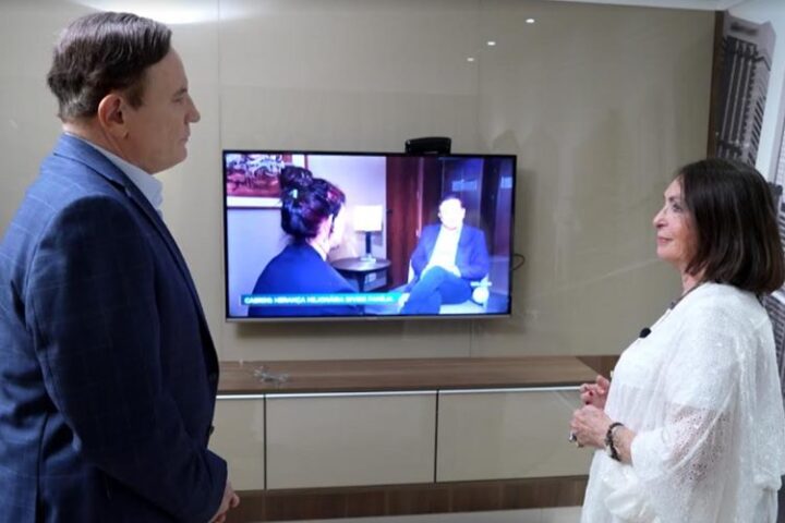 Roberto Cabrini e Geneviève Boghici - Foto: Divulgação/Record