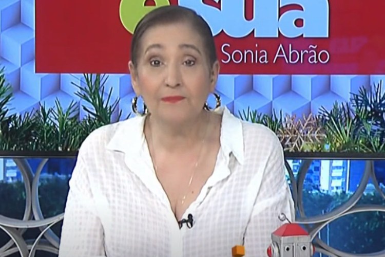 Sonia Abrão during this Friday's program (8) (Reproduction: RedeTV)