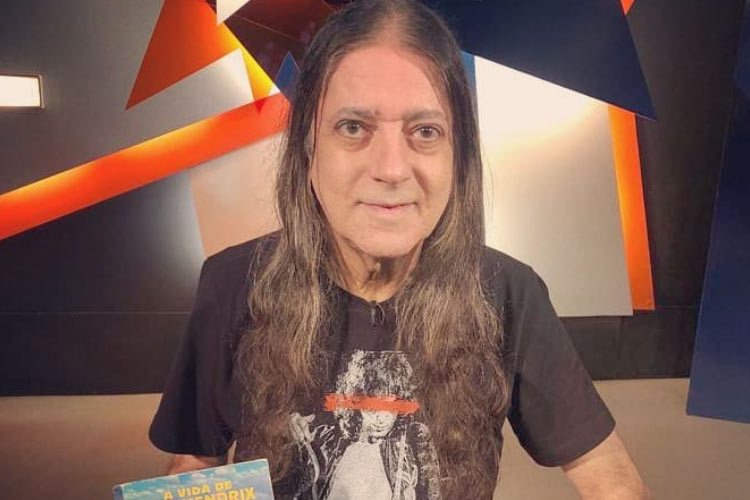 Morre aos 70 anos o apresentador e crítico musical Adriano Falabella