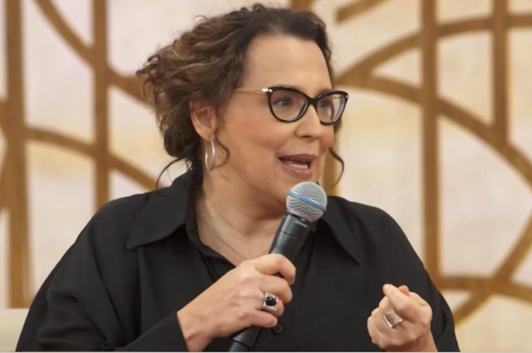 No ‘Encontro’, Ana Beatriz Nogueira rebola ao som de ‘Macetando’ e recebe elogios na web