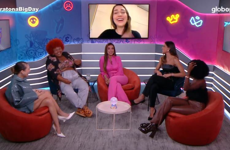 Nicole Bahls deixa Amanda Meirelles sem graça durante o ‘Big Day’: “E o sapato, hein Amanda? Cadê?”