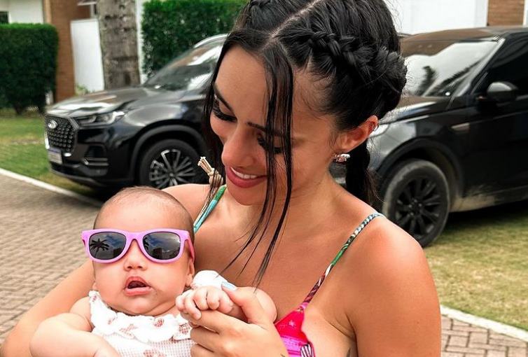 Bruna Biancardi comemora três meses da filha: ”Minha duplinha”