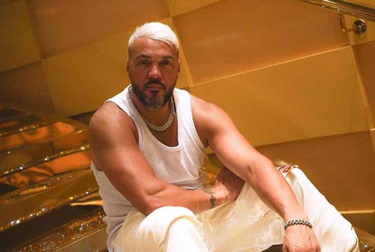 Belo volta aos palcos após ser diagnosticado com Covid-19